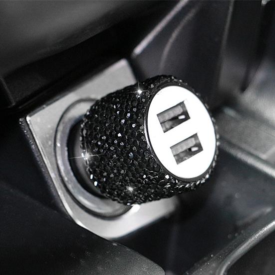 Praktisk billaderuttak Anti-skli design Hurtiglading bærbar doble USB-porter Biladapteruttak Kjøretøyrekvisita