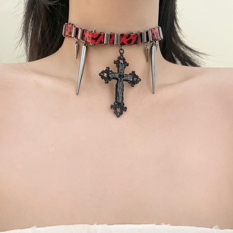 Hip-hop Cross Rivet Pendant Choker Necklaces for Women Trend Leather Clavicle Chain Accessories