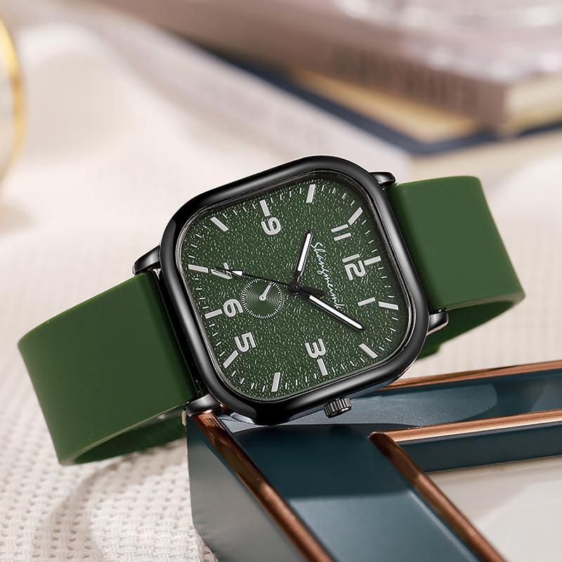 Vintage Quartz Men Watch With Silicone Strap For Casual Fashion And Student Use