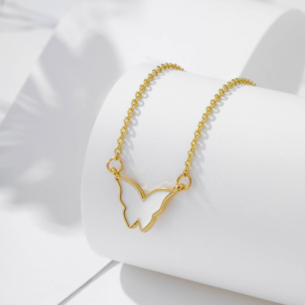 Beautifully Alloy Crafted Moon And Leaf Pendant Necklace With Dazzling Embellishments Rhinestone