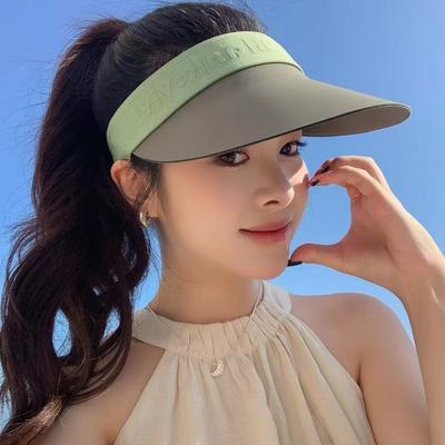 Nouveau chapeau de soleil d'été sans couture une pièce en soie glacée à sommet vide version coréenne mode et beau jeunesse sports topless chapeau de soleil