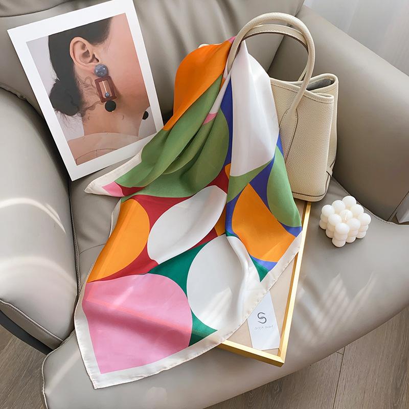 1116 Spring and Summer New Printed Neck Square Scarf Fashion Accessories Silk Scarf Women's Versatile Scarf Geometric Pattern Scarf