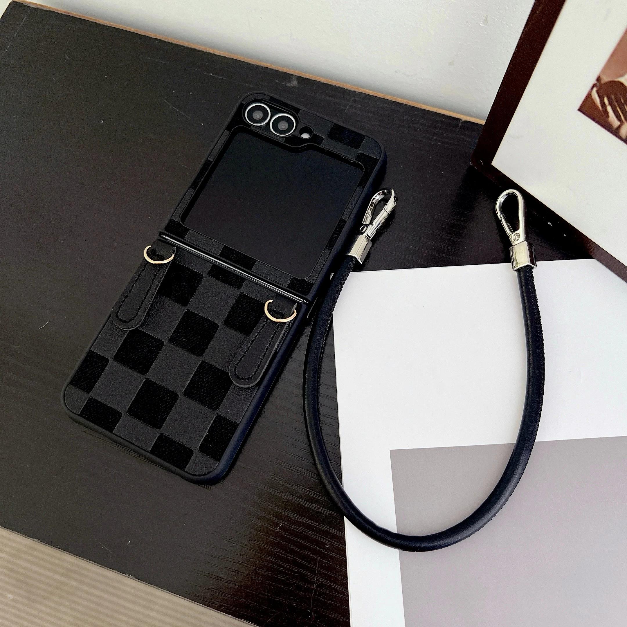 

Клетчатый чехол из ПУ кожи с ремешком на запястье для Samsung Galaxy Z Flip 6 5 4 3 5G Защитный противоударный чехол For Samsung Galaxy Z Flip6