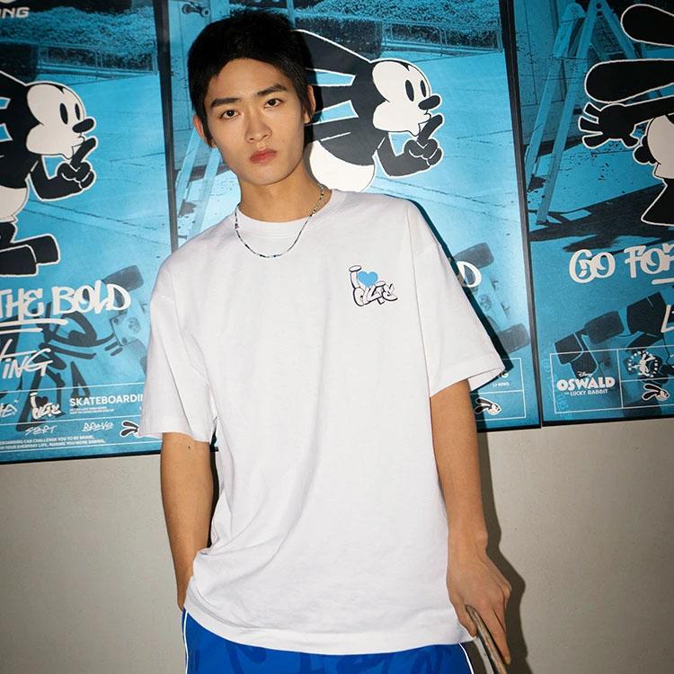 Li-Ning X Disney Oswald Series Alphabet Print Cartoon Graphic Short Sleeve T-Shirt Unisex Tops Off-White AHST317-5