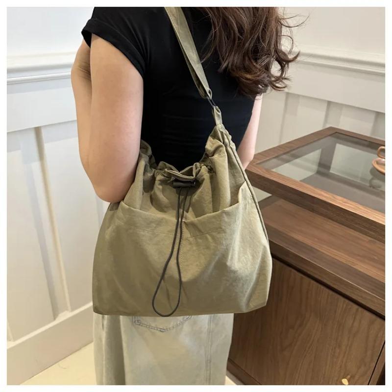 Neue vielseitige Umhängetasche mit großem Fassungsvermögen für den Sommer von Damen, beliebte leichte Umhängetasche mit minimalistischer Tragetasche