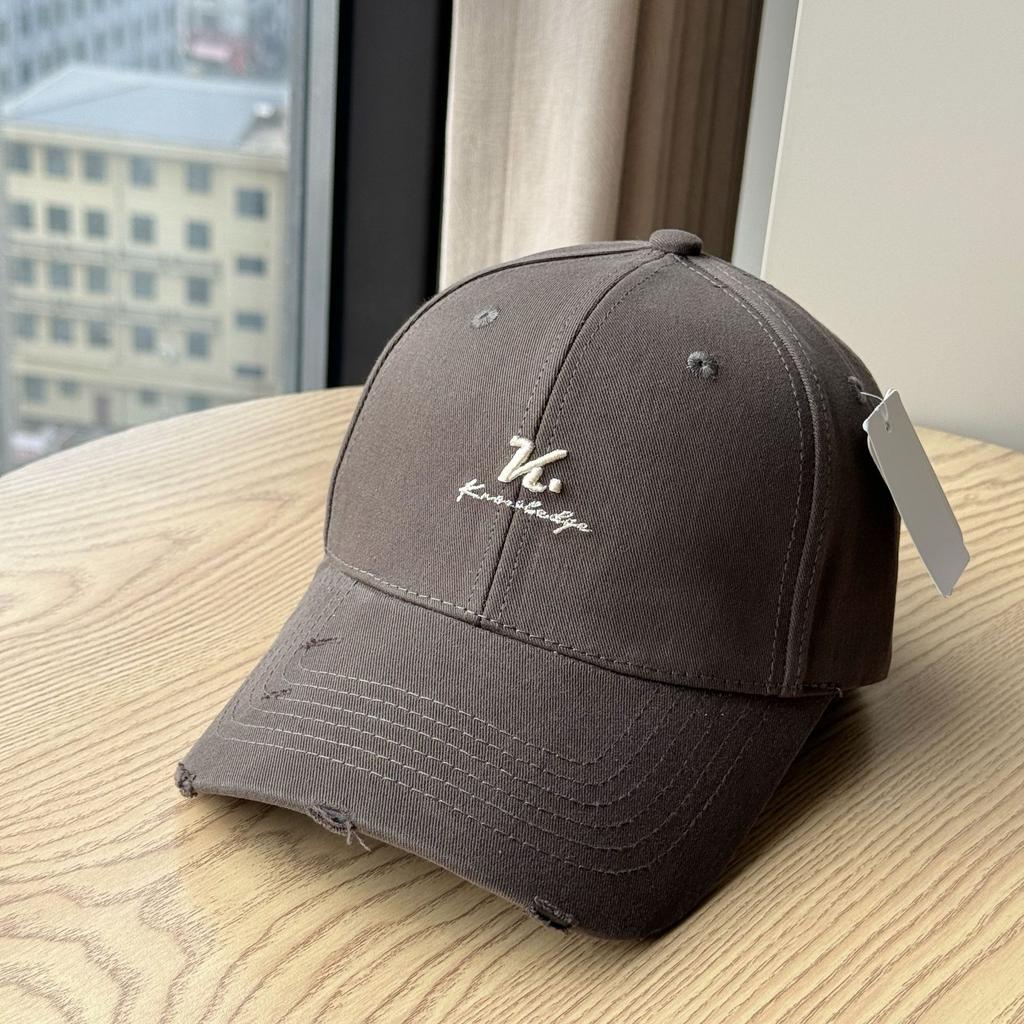 Korean-style new letter-embroidered hard-top baseball cap for women2026Versatile and face-slimming, this spring-summer baseball cap is fashionable
