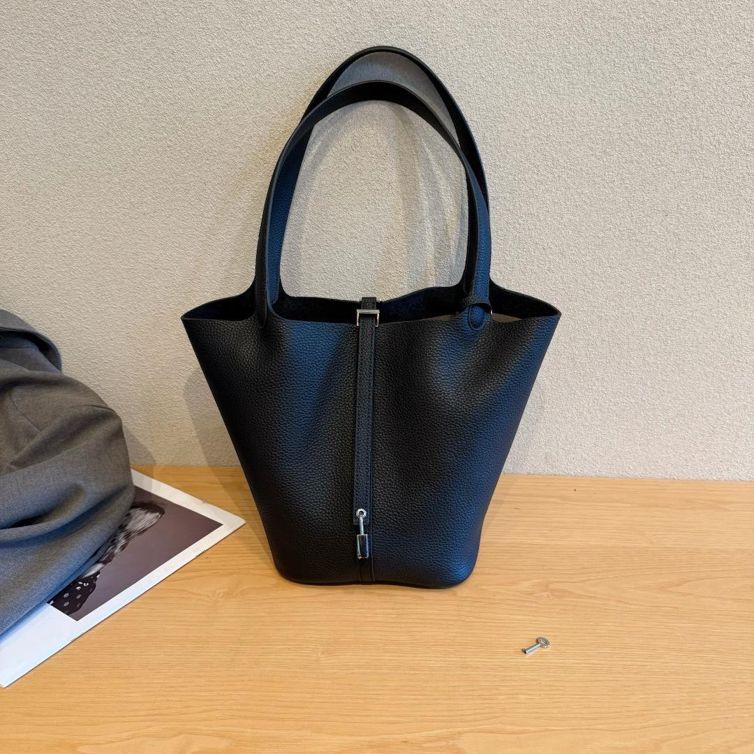 

2025 new first-layer cowhide shoulder vegetable basket, oversized bucket bag, high-end handbag, versatile commuter bag 18.5*26*22cm чёрный