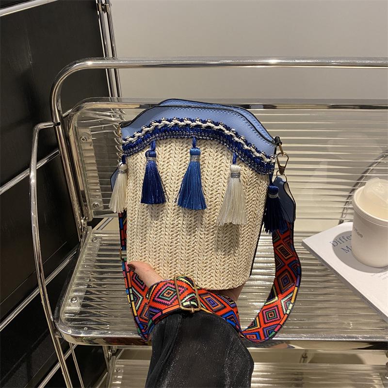 High-End 2025 Women's Ethnic Woven Tassel Crossbody Bucket Bag