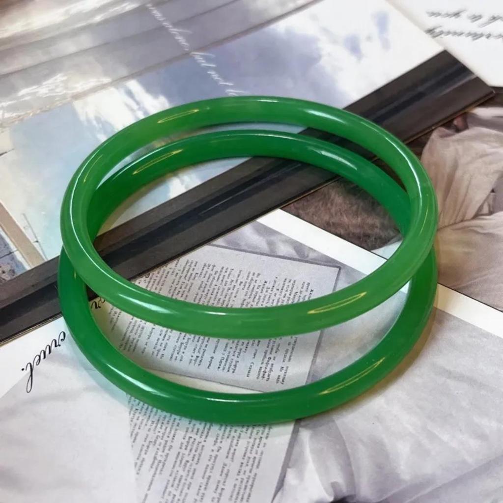 Elegant Chinese Style Jingle Bracelet: Ice-Transparent, Non-Fading Round Bangle Collection