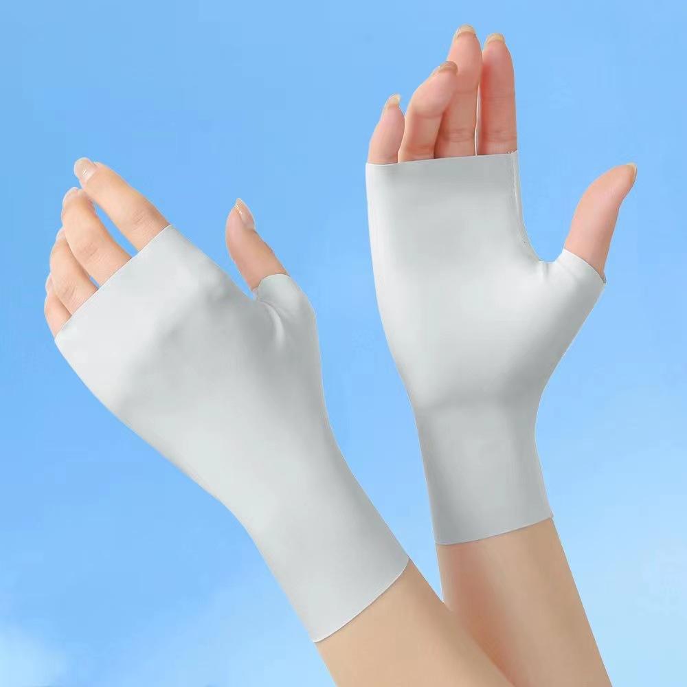 

Summer sunscreen gloves half finger summer ice silk half finger ultraviolet manicure gloves cycling sports thin gloves average size