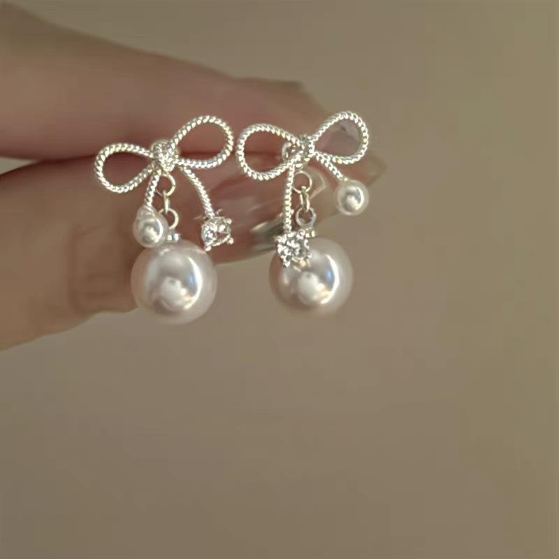 

Французские ретро серьги-пусеты с бабочками и жемчугом, нишевый темперамент, простые, с индивидуальностью, универсальные, премиальные