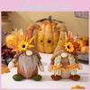 Rustieke Thanksgiving Decoratie Staande Kabouter Figuur Met Herfstmuts En Vrolijk Ontwerp