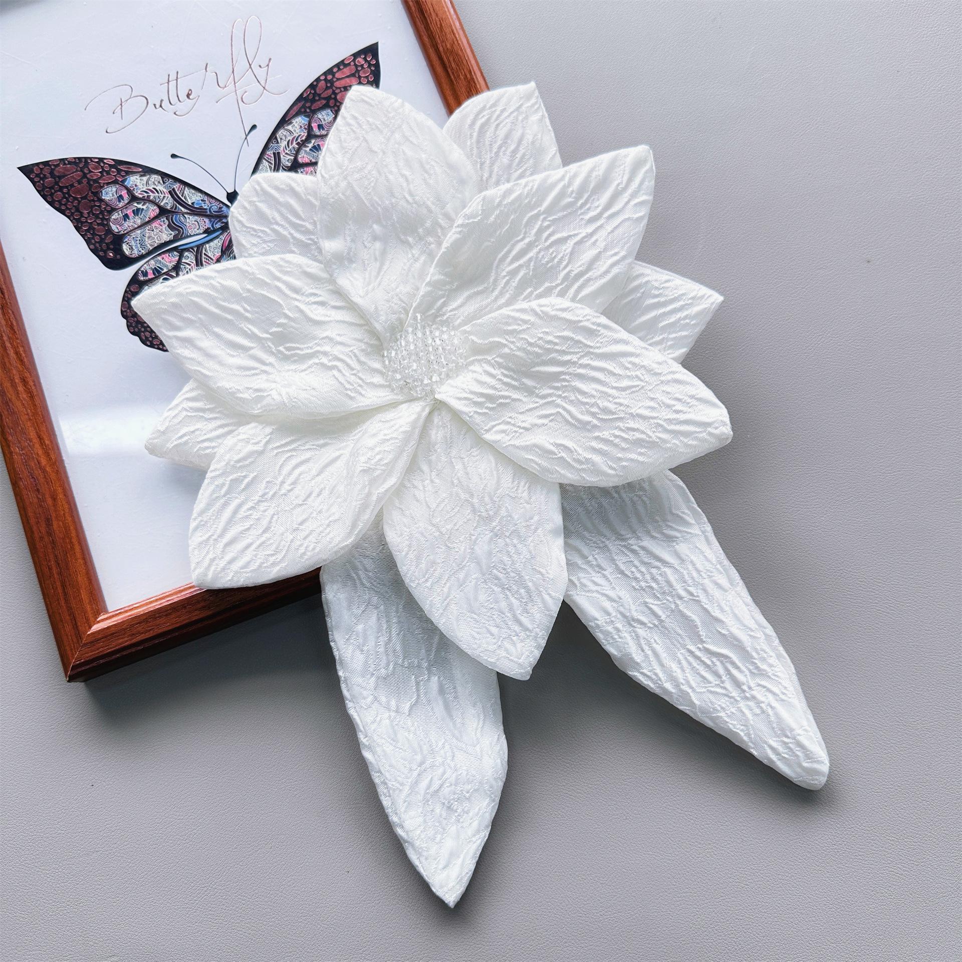 

Fashion Small Fragrant Eugen Yarn Pleated Handmade Beads Large Flowers, Dress Lolita Decorative Accessories 7305 white + pin