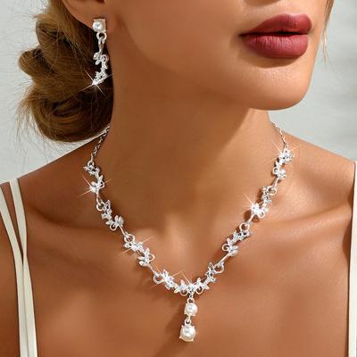 3 Pieces of Women's Trendy Leaf Pearl Earrings with Necklace Zircon Set for Weddings, Banquets, Parties, and Holiday Gifts