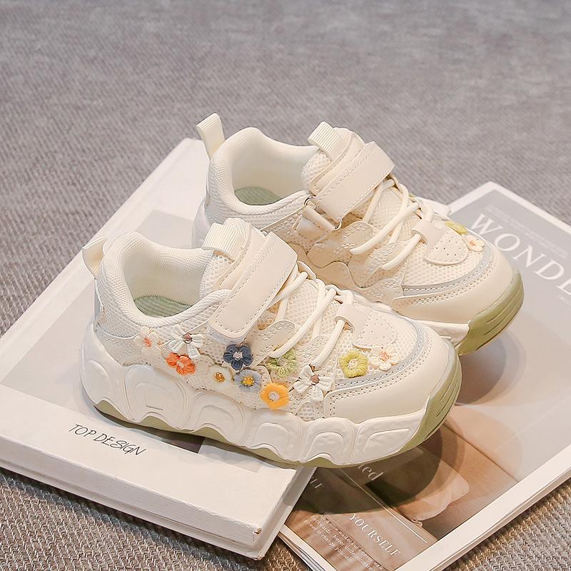 Girls' Sneakers 2025 Spring New Little Girl Lightweight Breathable Mesh Dad Shoes Children's New Year's Casual Shoes