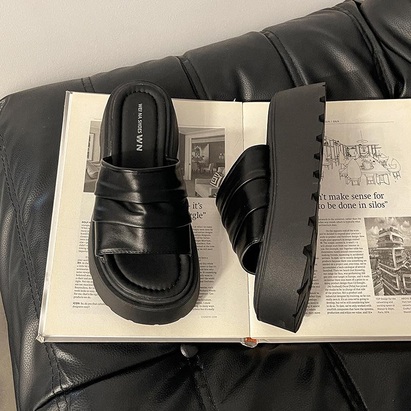 Retro small man increases height for girls thick-soled cool slippers summer fashion wear super fire high-end one-word sandals 35 3267₽