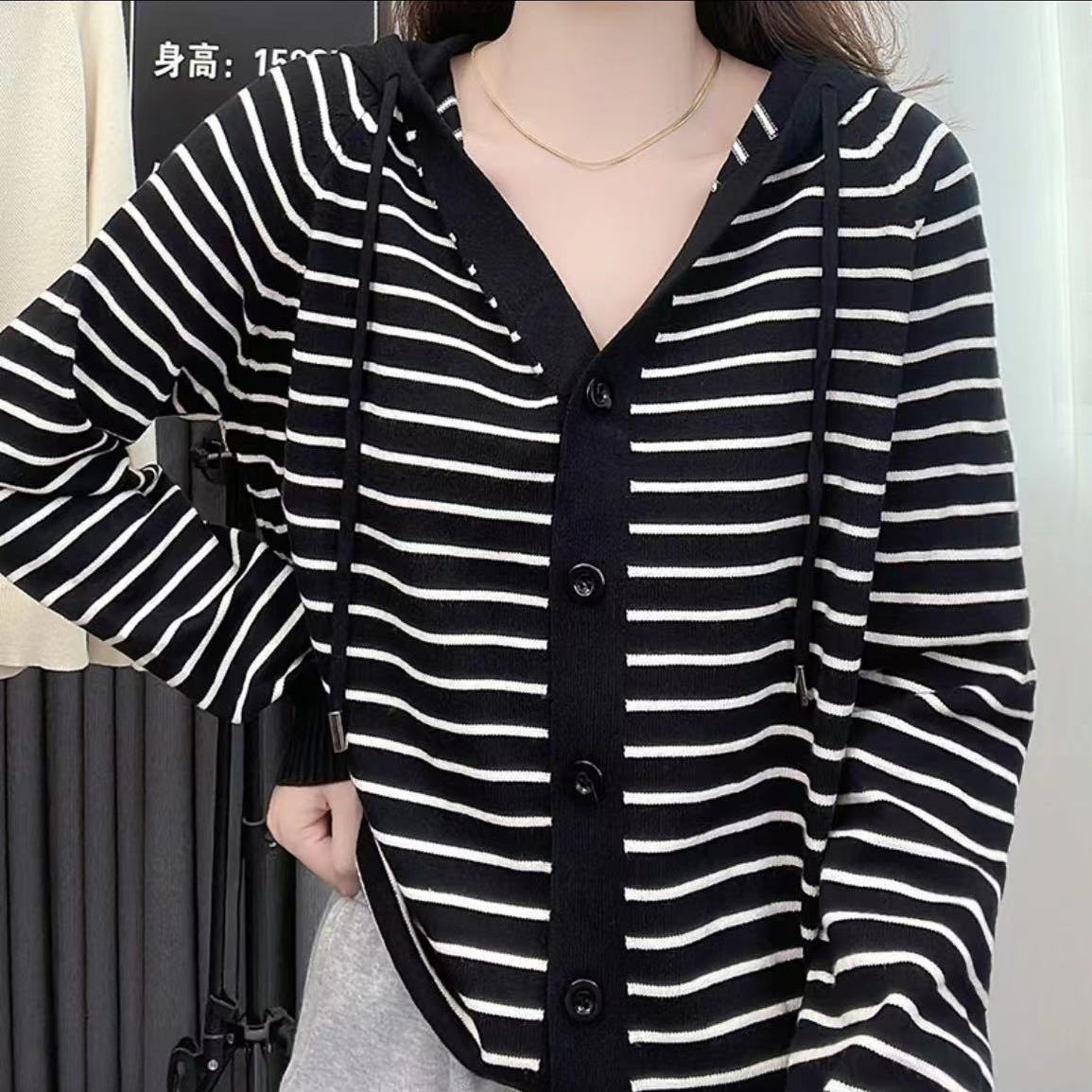 

Кардиган женский, весна 2023, новинка осени и зимы, свободный тонкий повседневный полосатый топ с капюшоном, кардиган с длинными рукавами, свитер, женские топы One Size чёрный