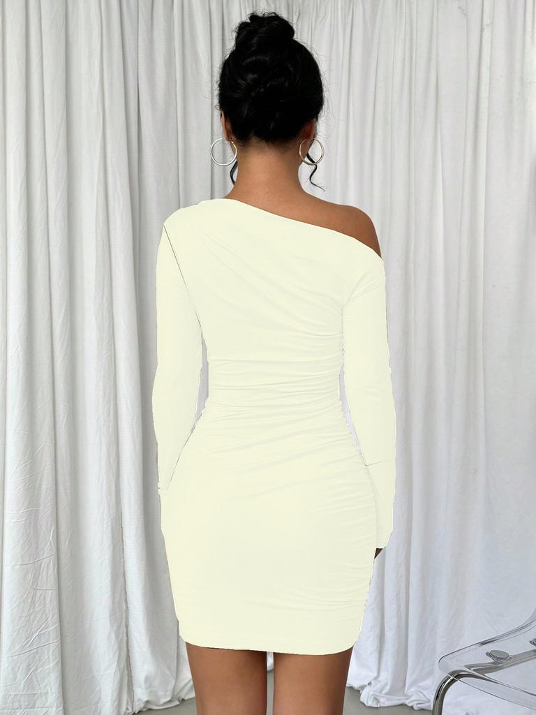 Übergroßes Ins-Kleid in reiner Farbe, schmal geschnitten, Herbst-Neustil, schräg geschnittene Schulter, langärmliges Einteiler-Kleid, Damenbekleidung