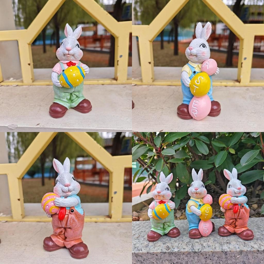 Bunte Osterhasenfigur mit Eiermotiv, perfekt für die Dekoration von Haus und Garten