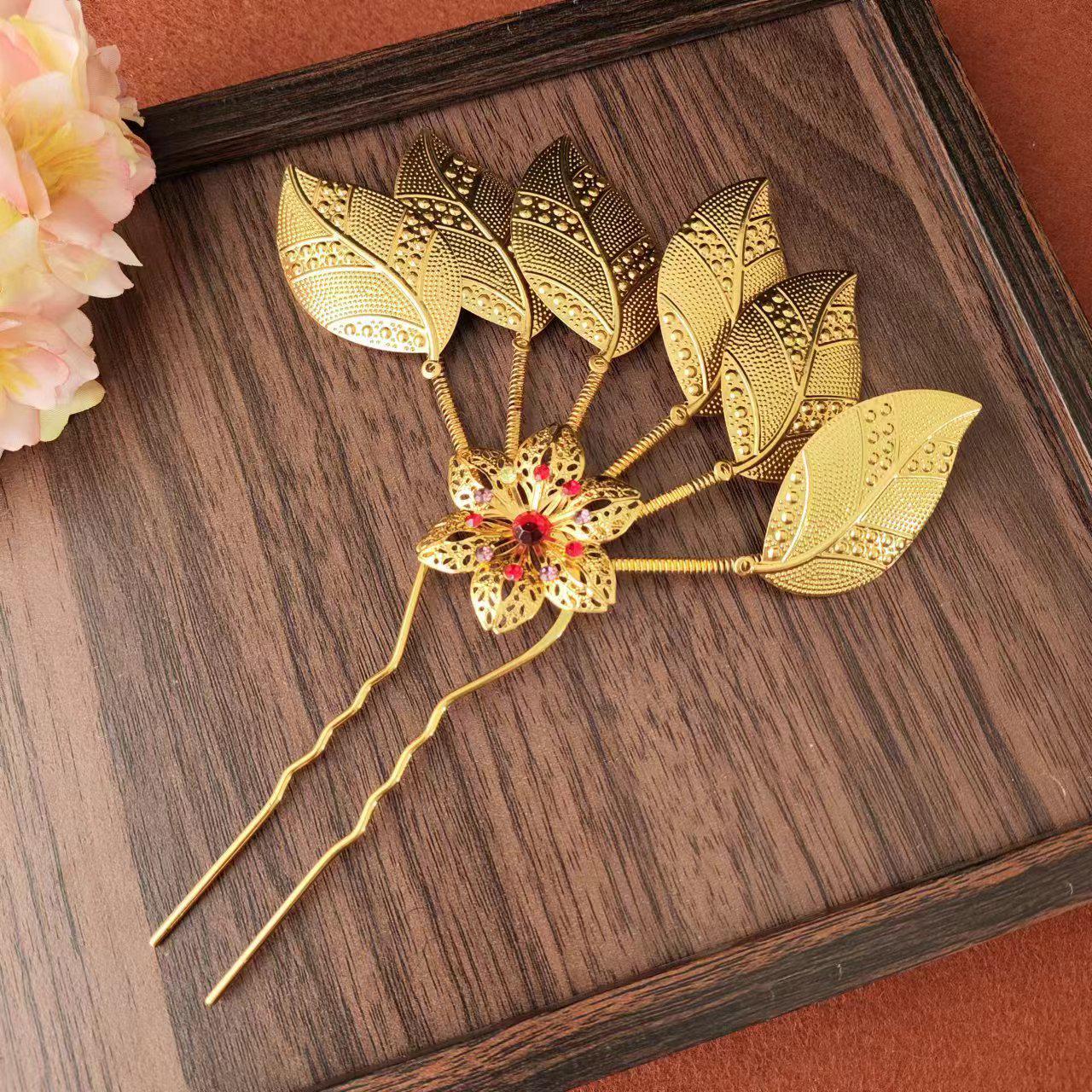 

Peacock Feather Rhinestone Hairpin: Yunnan Dai & Thai Ethnic Leaf Style for Women