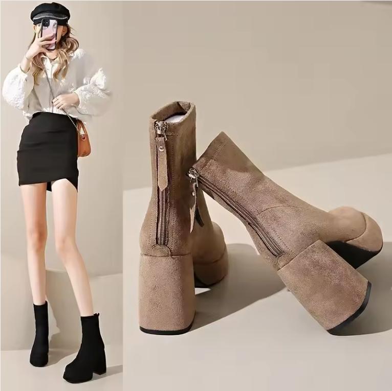 2026 Dámské Módní Kozačky na Vysokém Podpatku Zimní Nový Britský Styl Měkká Podrážka Protiskluzové Univerzální Udržující Teplo Kožené Boty