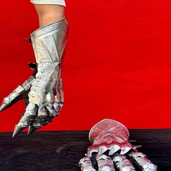 Medieval Nazgul Etching Gloves Set Pair Of Gothic Gauntlet Gloves Halloween Costume Role Play Cosplay Costume Gauntlets