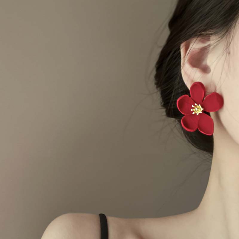 Vintage Gold Matte Texture Flower Stud Earrings for Women Girls Exaggerated Metal Irregular Earrings Jewelry Gifts