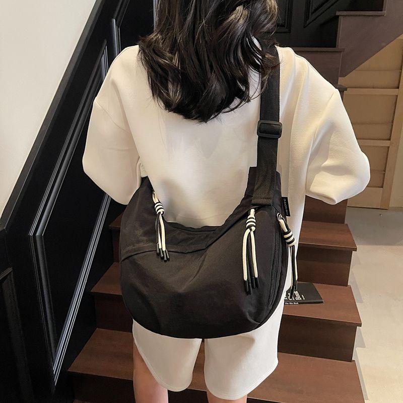 

Japan fashion Simple Large Capacity Messenger Bag Women 2025 New Student Candy Color One Shoulder Canvas All-Match Dumpling Bag Women Black