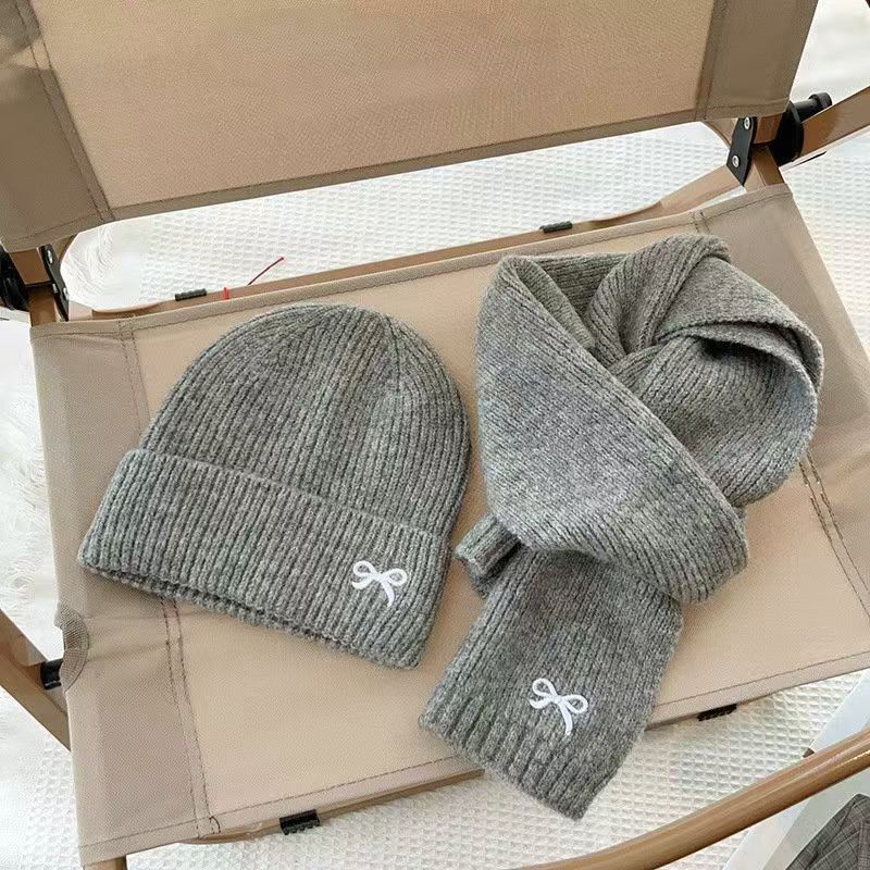 Children's hats, scarves, two-piece sets, bow-tie wool hat covers, autumn and winter warm middle-aged and older children's students' baby knitted hats