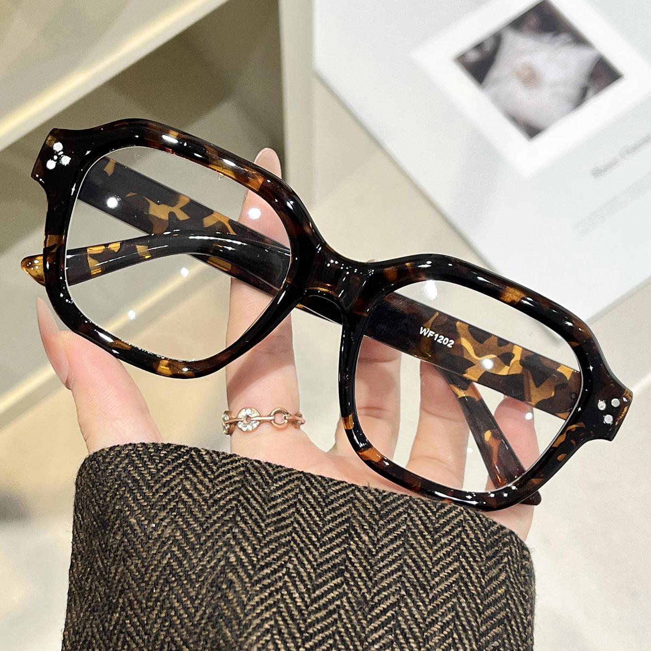 

Retro Anti Blue Light Computer Glasses Women Men Oversized Frame Fashionable Flat Lens Eyeglasses Classic Spectacles Ouclos