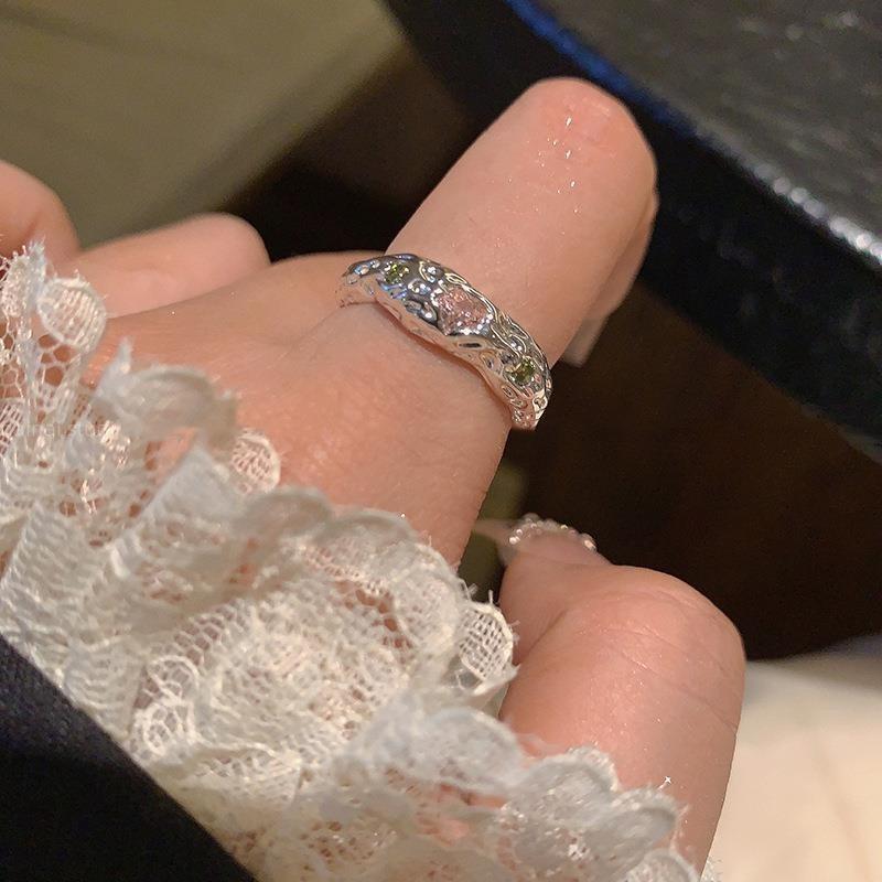 

Медное кольцо, привлекающее внимание, с ослепительными элементами в виде сердца и звезды, идеально подходящее для повседневной носки J3305