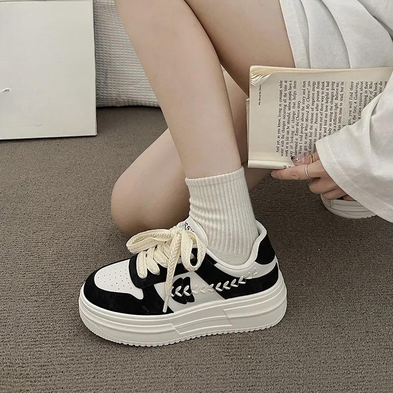 Fashion Thick Soled Casual Sports Shoes 2025 Autumn New Breathable Board Shoes Flat Bottomed Versatile Vulcanized Shoes Plataforma Mujer
