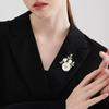 New small daisy brooch, high-end temperament flower pin, niche high-end corsage suit and accessories