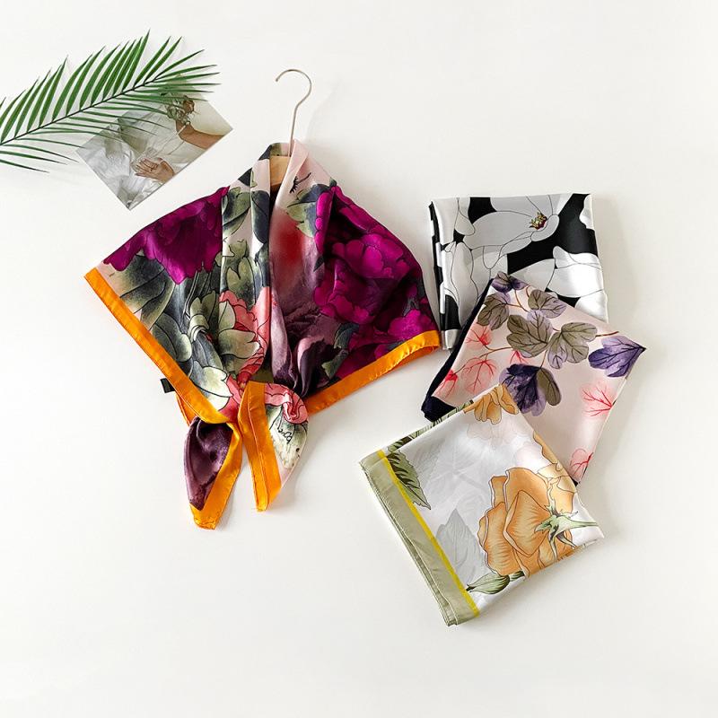 Seidenschal für Damen Frühling und Sommer Neu Satin Bedruckt Imitation Seidenschal Großes Quadratisches Tuch Temperament Schal Kopftuch