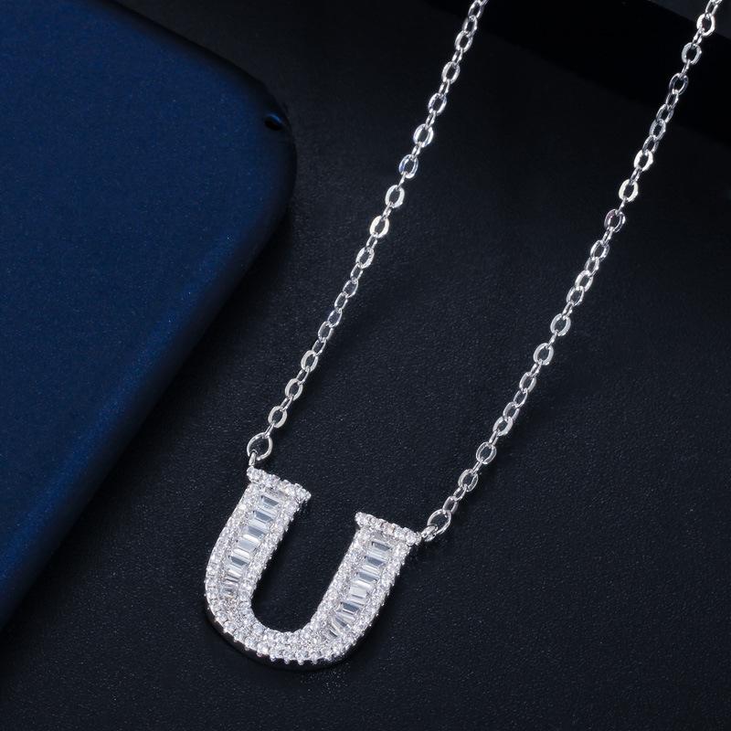 Wife'S Romantic Trip With 26 English Letters Collarbone Chain Pendant, Slightly Inlaid Zircon-Plated Platinum Necklace