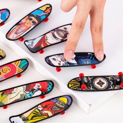 12/30 ks Dětské párty dárky Mini prstový skateboard hra Baby shower Piñata Plniče do bonbónových sáčků Karneval Vánoční párty dárkový balíček