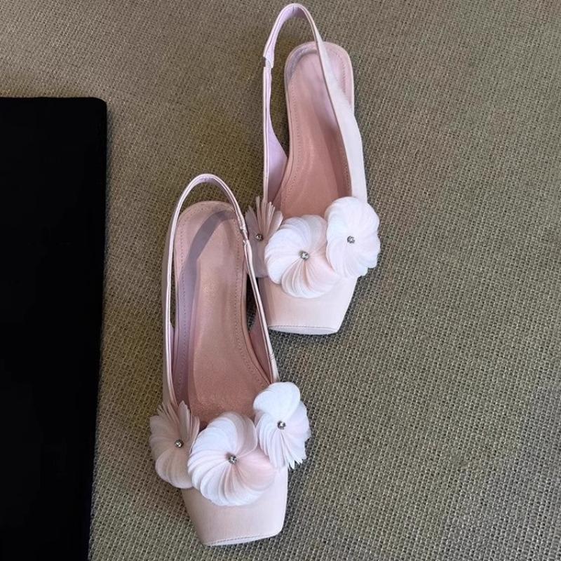 2025 Summer Women's Sandal 2025 Stylish Peep-toe Low Heel  Women's Comfortable Beach Shoes Women Embellish  Flowers Sandal