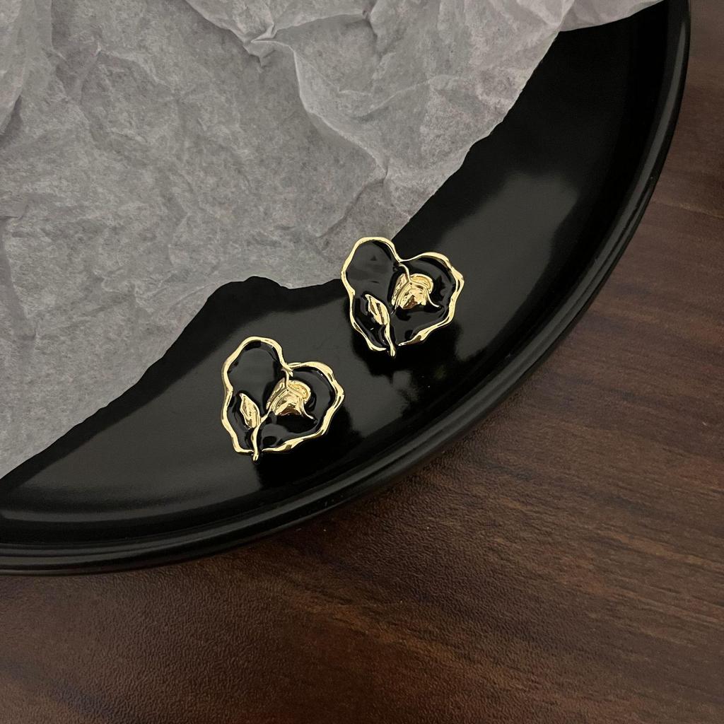 Pearl Mosquito Coil Disc Ear Clips: No-Pierce, Elegant French-Style Earrings for Women