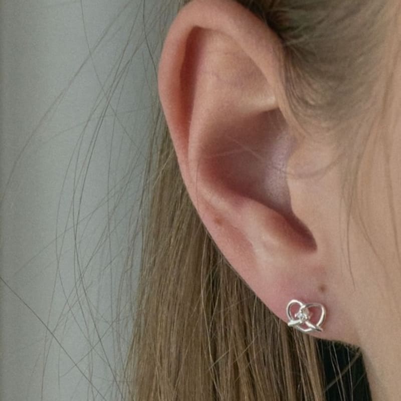 aora BASIC PRETZEL STUD EARRING #0014