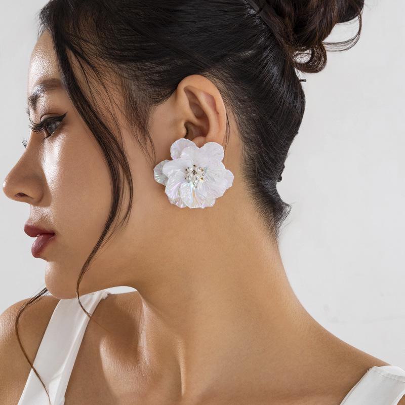 Fresh Fantasy Scallop Flower Earrings with Inlaid Pearls