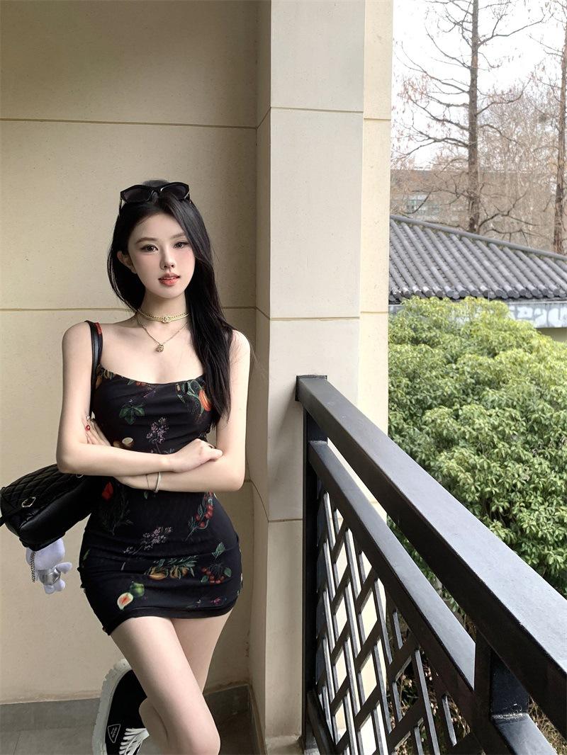 

Floral dress women s spring and summer new French retro suspenders are beautiful, slim and thin temperament hip-wrapped dress S