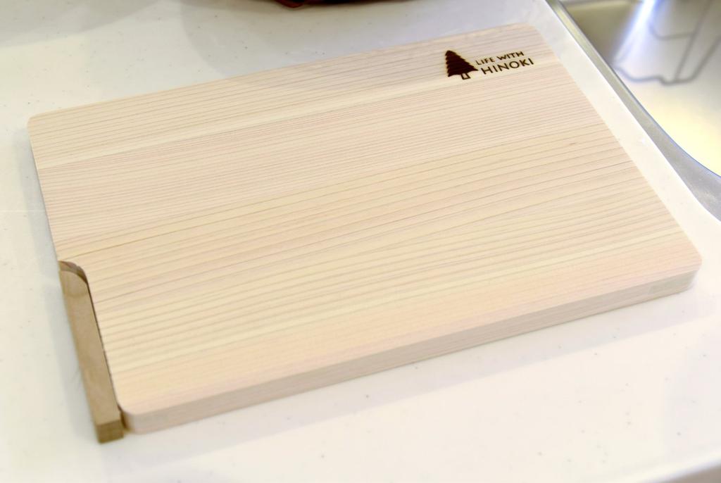 Umezawa Wooden Cutting Board Tono Hinoki Freestanding Stand Type 27 x 18 x Thickness Made in Japan 444301 1.5cm