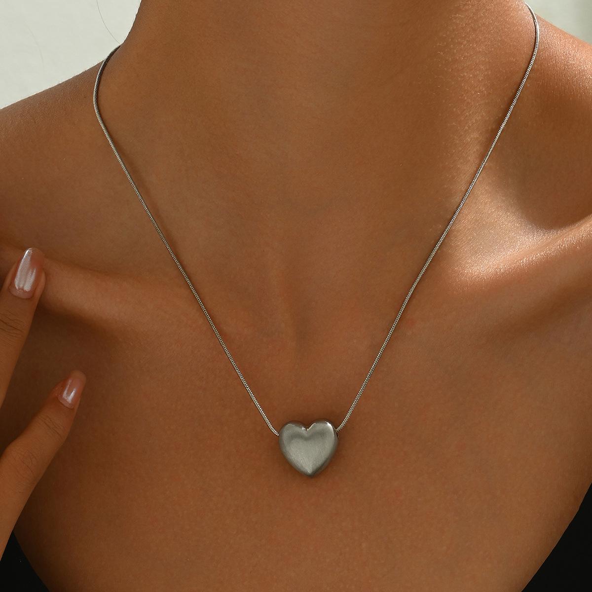 

2025 Зима Новое Женское Ожерелье Xiaoxiangfeng Геометрический Дизайн В Форме Любви Ключичная Цепочка Универсальное Ожерелье