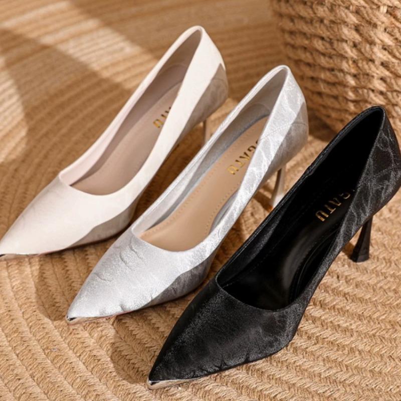 New Pointed-toe Soft Outdoor Elegant and Fashionable Women's High Heels with the Same Style As the Internet Celebrity