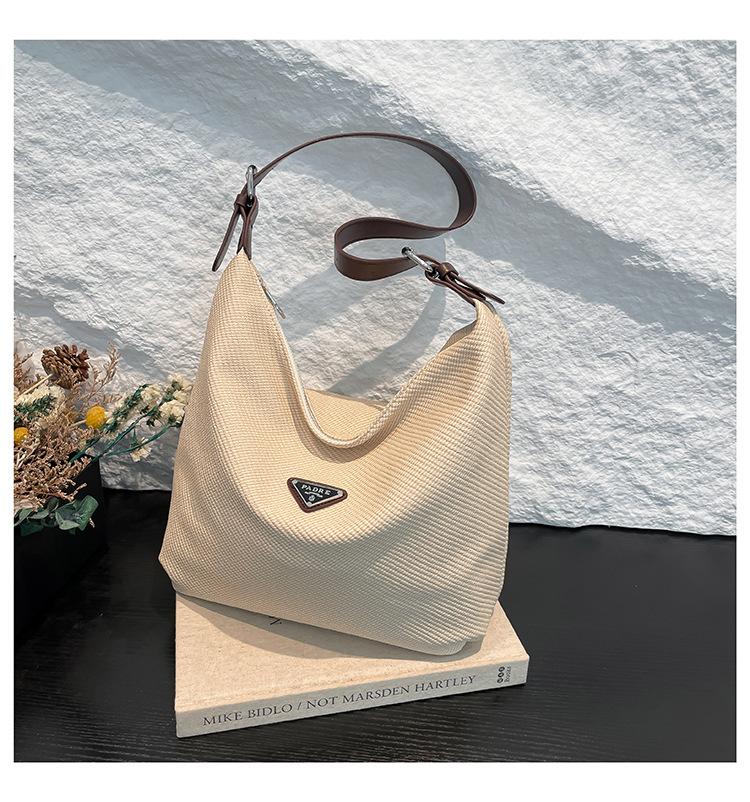 Korean version of underarm commuting 2025 casual new fashion casual shoulder bag simple and versatile high-end women s bag абрикосовый 3450₽