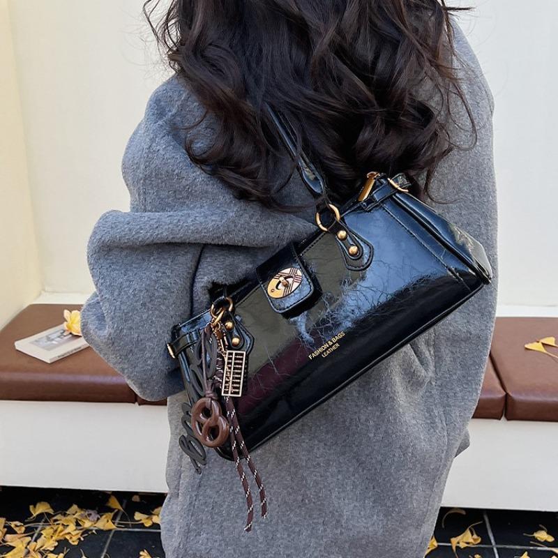 Retro Single-shoulder Crossbody Bag with Large Capacity for Daily Commuting and Tote Bag