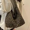 Leopard Print Canvas Bag For Women With Large Capacity And Magnetic Closure For Daily Use