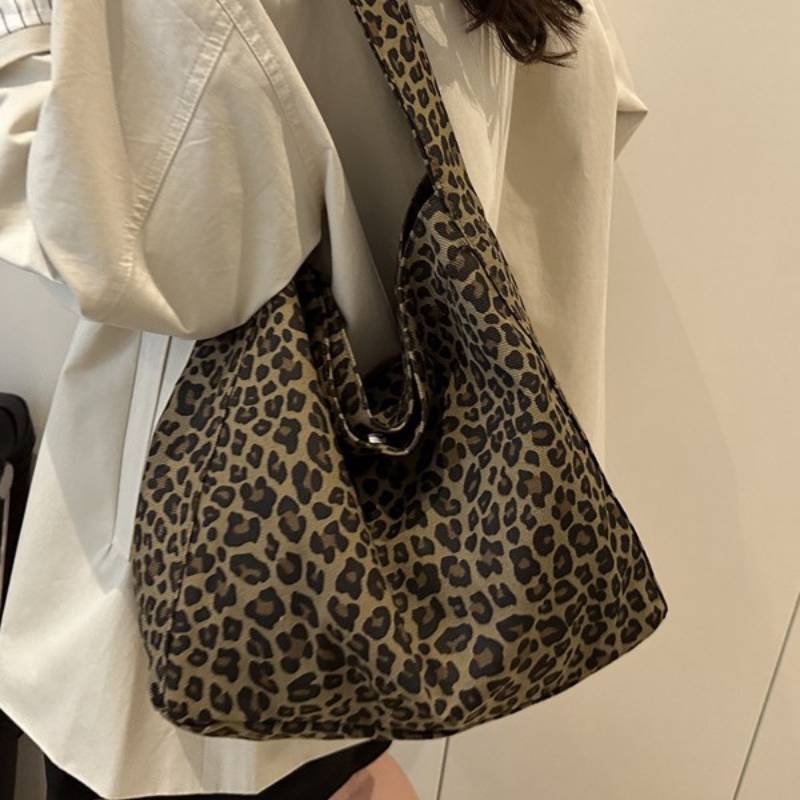 Leopard Print Canvas Bag For Women With Large Capacity And Magnetic Closure For Daily Use