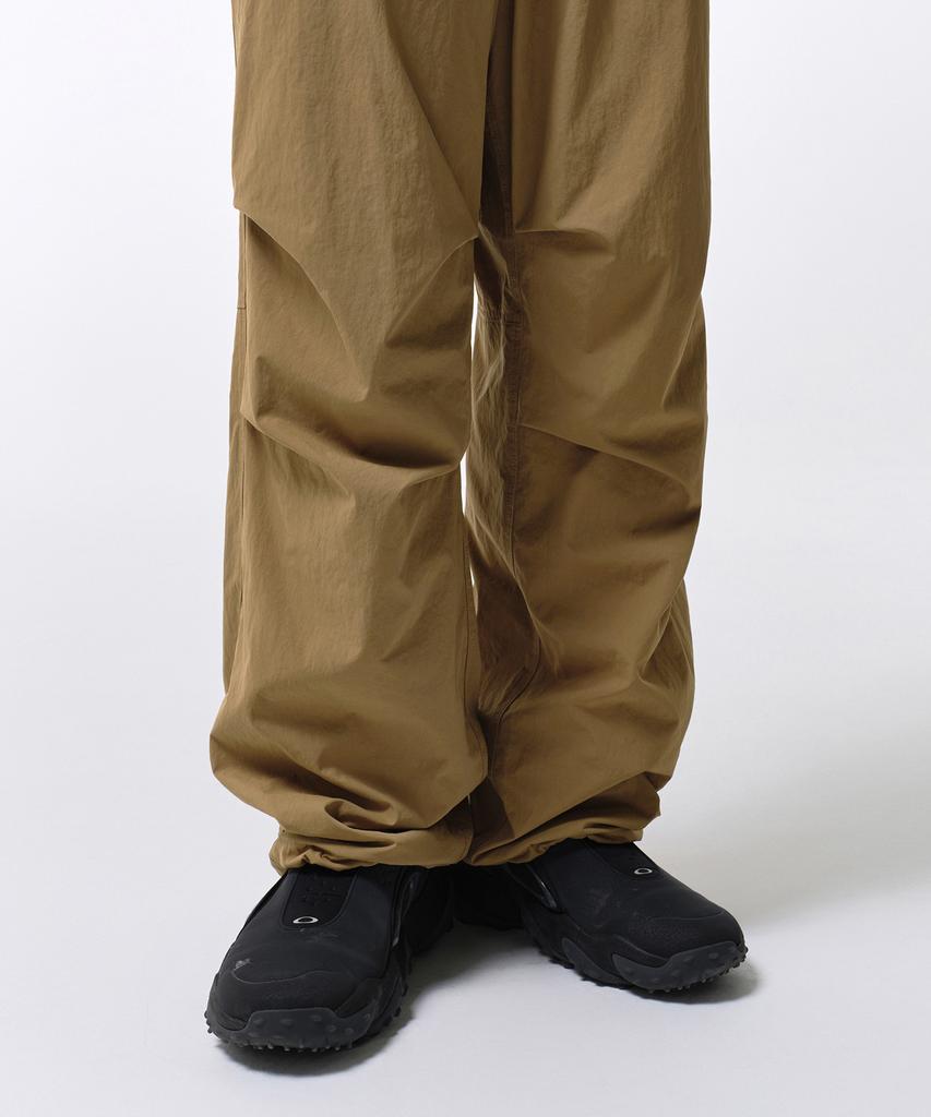Musinsa Standard [City Leisure] Fleece-Lined Wide Belted Parachute Pants [Mud Beige]