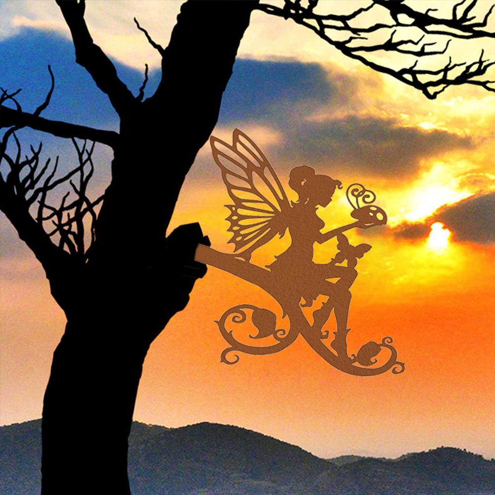 Metall-Dekor Schmetterlingsfee - Bringen Sie mit diesem wunderschönen Metallkunstwerk einer Schmetterlingsfee ein Gefühl des Staunens in Ihren Außenbereich.